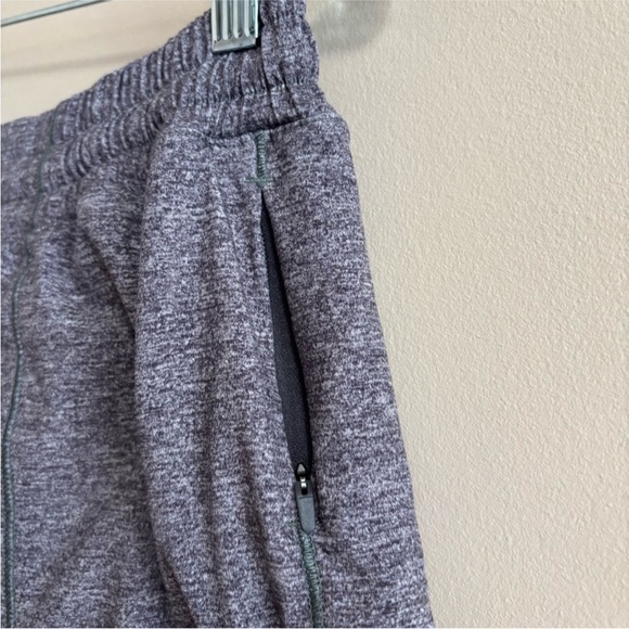 Lululemon Sz 12 Hotty Hot Short 2.5' Heather Lux
Multi Black / Heathered Black - Picture 5 of 12